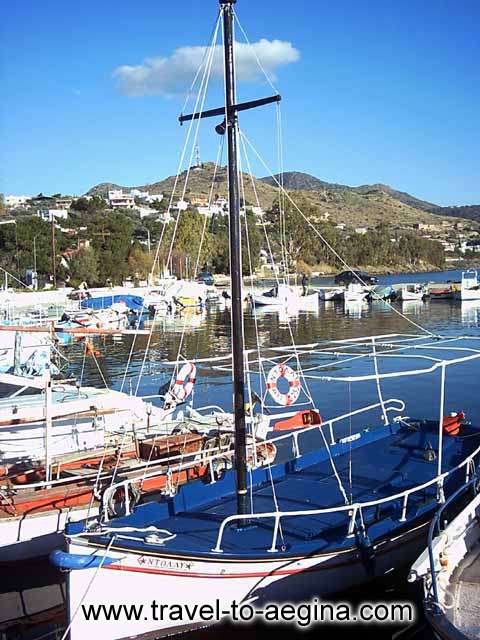  AEGINA PHOTO GALLERY - FISHING BOAT IN AEGINA