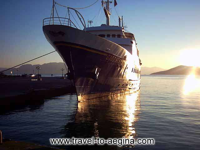  AEGINA PHOTO GALLERY - SHIP IN AEGINA PORT