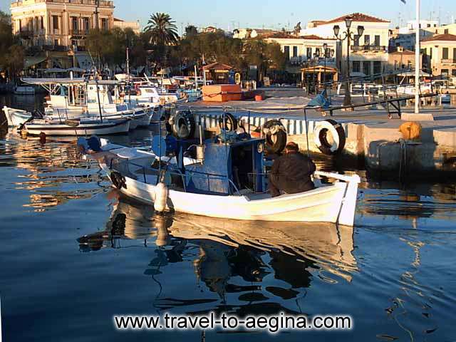  AEGINA PHOTO GALLERY - BOAT IN AEGINA PORT