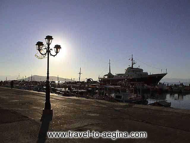  AEGINA PHOTO GALLERY - SHIP IN AEGINA PORT